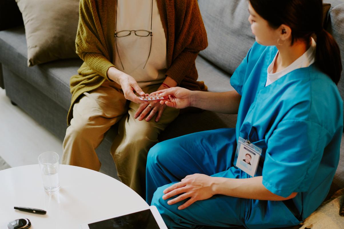 Conoce cuándo puede revisarla el INSS, tus derechos durante el proceso y cómo defender tu pensión.